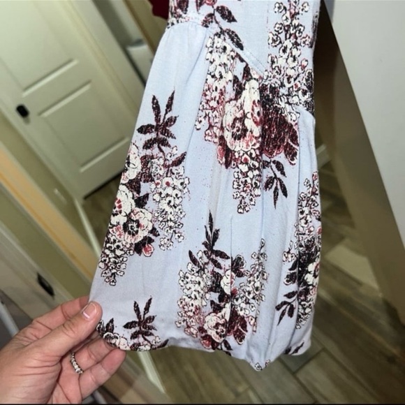 Free People Speak Easy Tunic Top
Blue Floral Print Bell Sleeves
Size Small - Picture 4 of 5